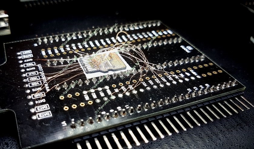 MicroSD: collegamenti manuali sui contatti del chip di memoria